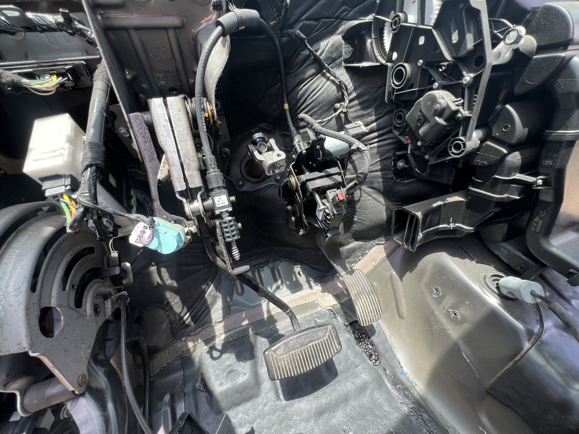 2020 F350 Electric adjustable pedals assembly