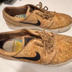 Men’s Nike-cork, Size 8