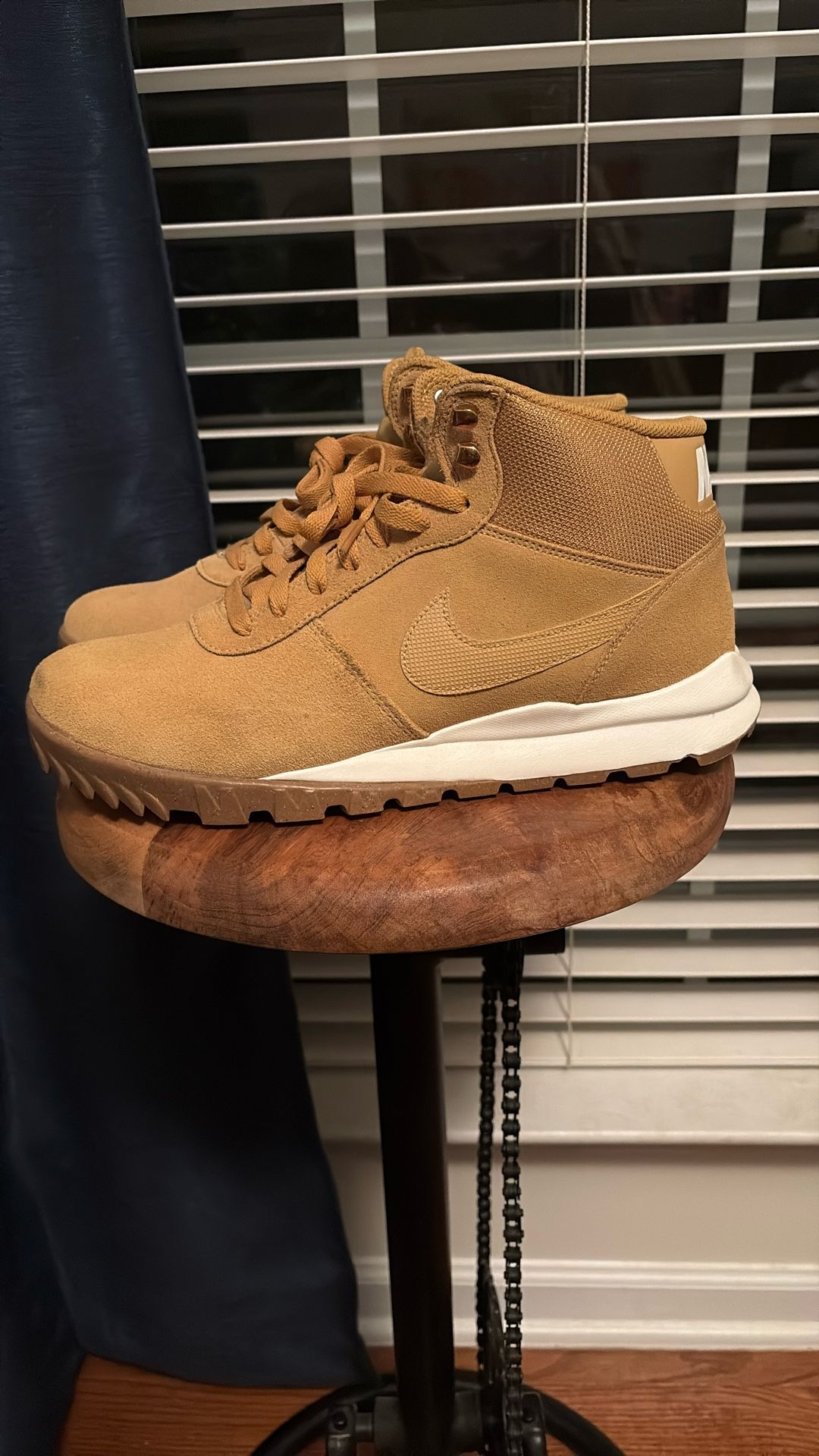 $50 NEVER WORN NIKE SHOES