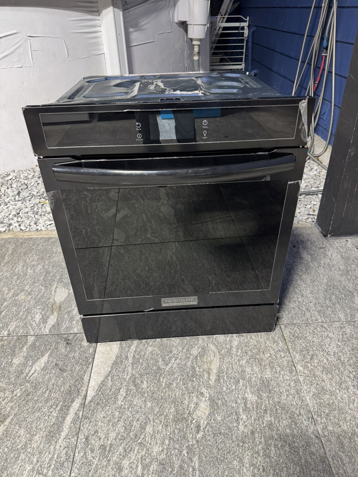 Frigidaire Gallery 24 Black Single Wall Oven Electric Brand New