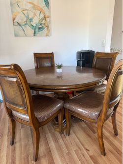 Dinning set with 4 chairs.