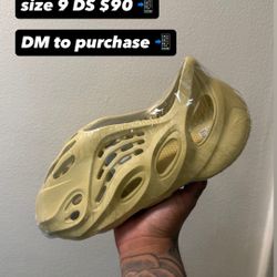 Yeezy Foam RNNR Sulfur (Size 9  )