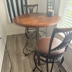 Round Table With Bar Stools