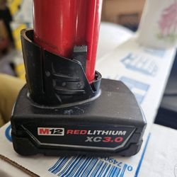 MILWAUKEE  M12 12V 3.0 BATTERY IN EXCELLENT WORKING CONDITION, Lightly  used.