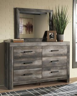 Wynnlow Gray Dresser and Mirror