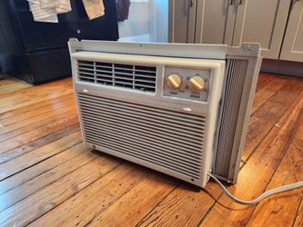 (Used) air conditioner  5000btu