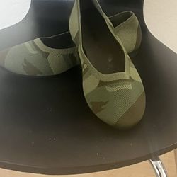 French Twist Flats