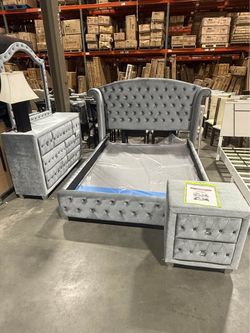Luxury Brand New Diamond Tufted Velvet Queen Bedroom set
$1699