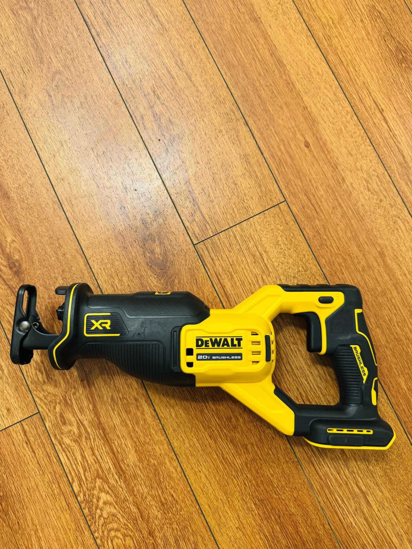 NEW DeWalt DCS382B XR Reciprocating Saw