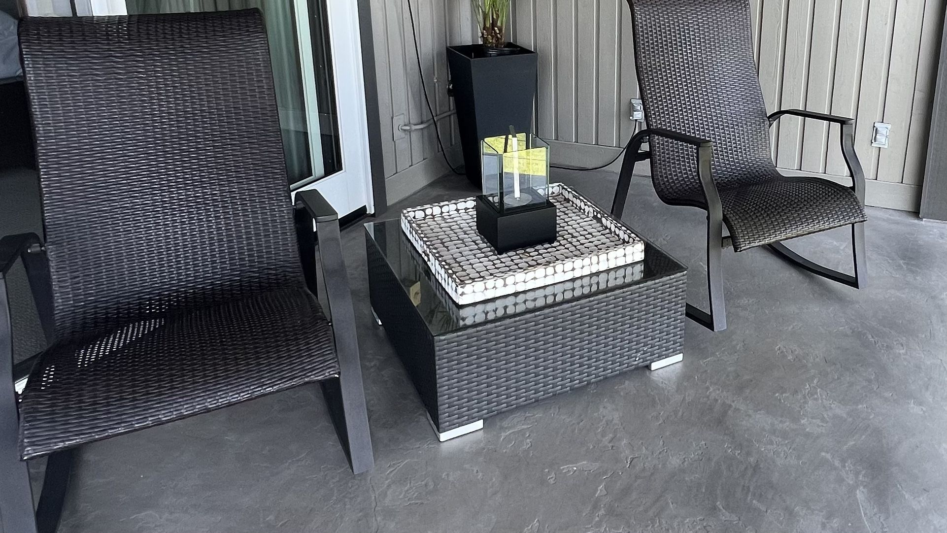 2 Outdoor Rocking Chairs And Table