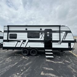 2024 Momentum 22MAV $34,000 BRAND NEW TOY-HAULER