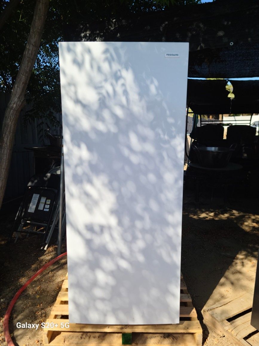 Fridigaire 13 Cu.ft. Auto Defrost Garage Ready Upright Freezer