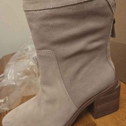 Women's Boots - NEW - 8 1/2