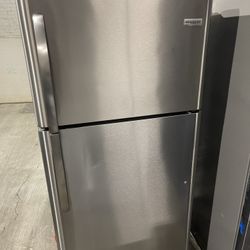 Fridgidaire Top Freezer Like New