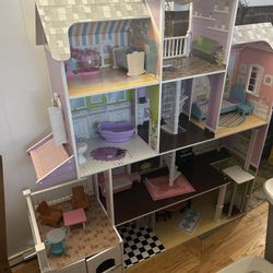 Large Doll House