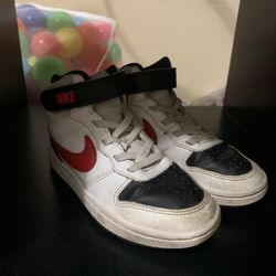 Boys Nikes 11c