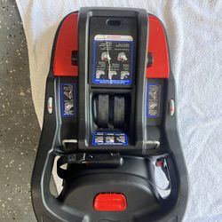 Infant britax car seat with two bases 