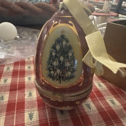 Christmas Porcelain Musical Egg Box 