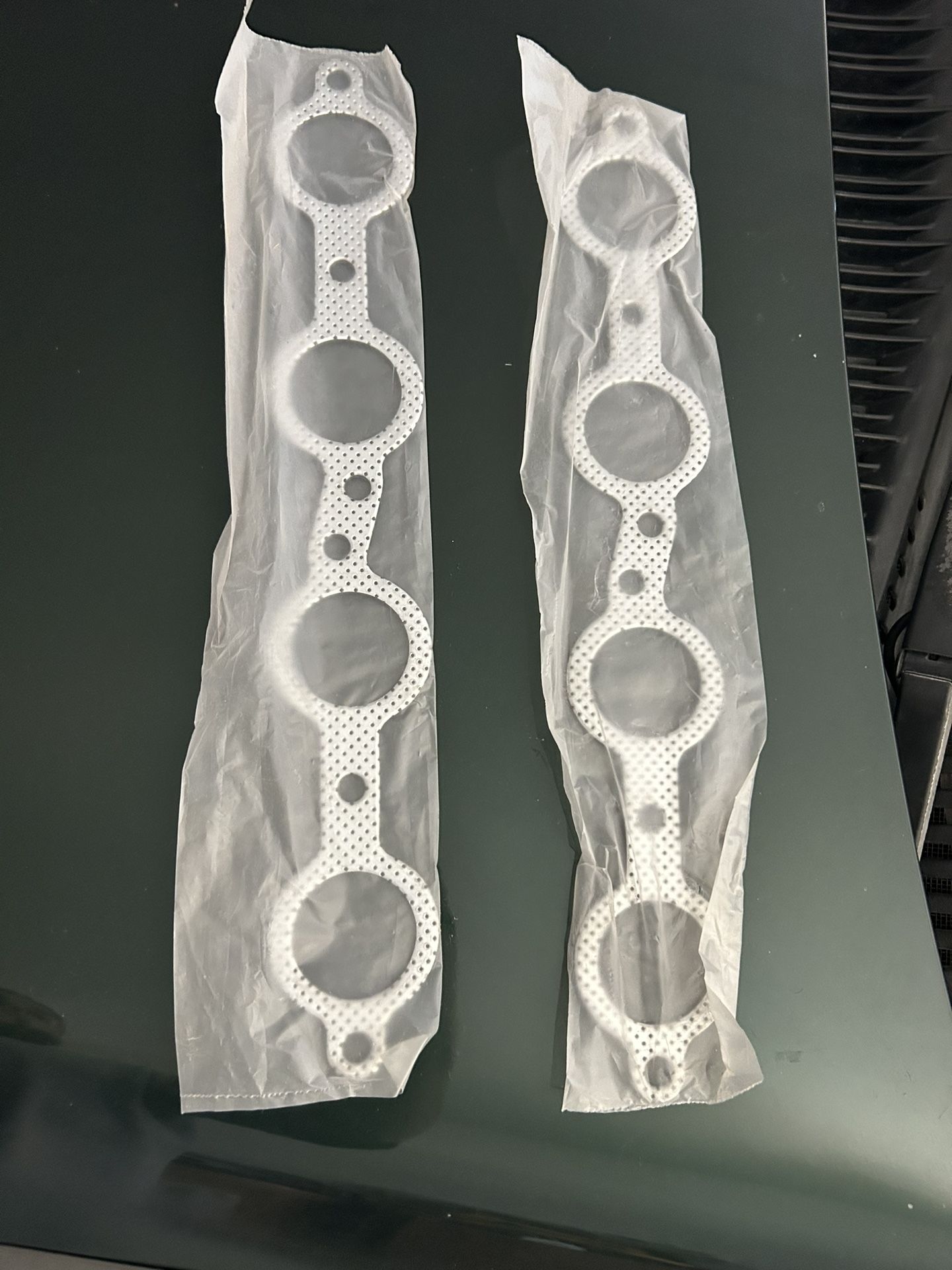 4.8 5.3 6.0 Exhaust Gaskets Chevy GMC Chevrolet