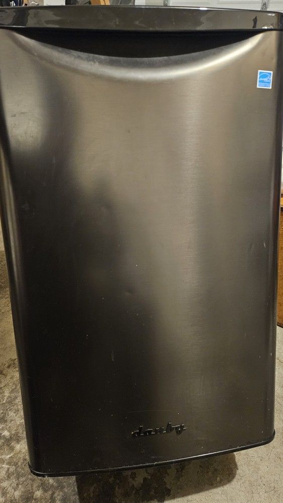 Danby 4.4 Cu. FT. Mini Fridge - Stainless