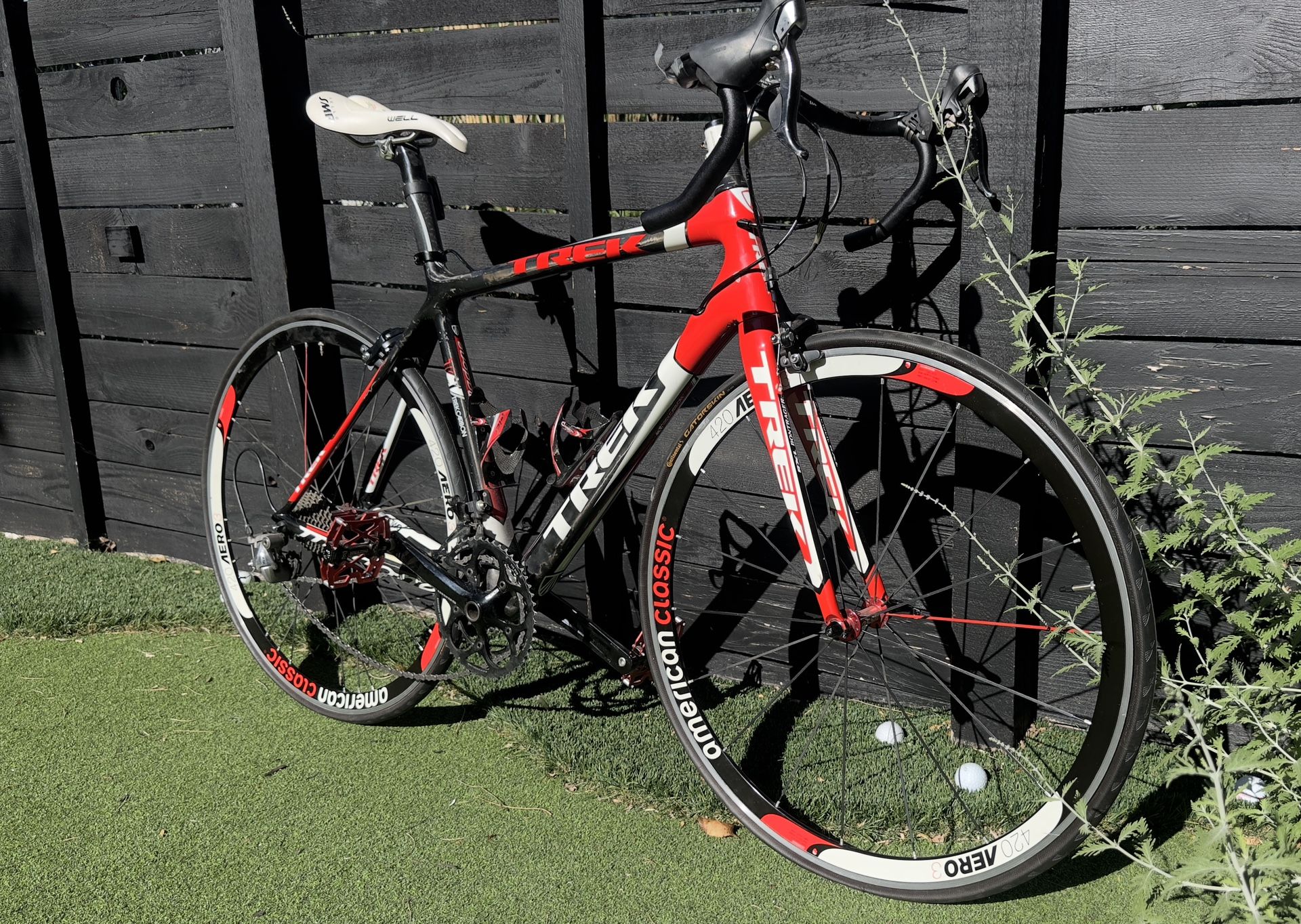 Trek Madone 5.2 Carbon Fiber Road Bike Shimano 105 Components