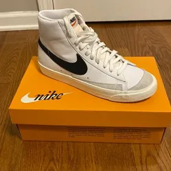 Nike Blazer Mid ‘77 Vntg size 10