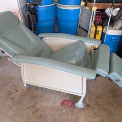  Recliner  Chair With Food Tray