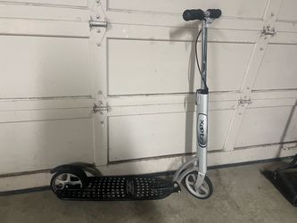 XOOTR BRAND FOLDABLE KICK SCOOTER