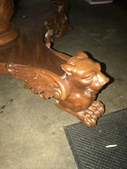 1800's Griffin pedestal dining room table
