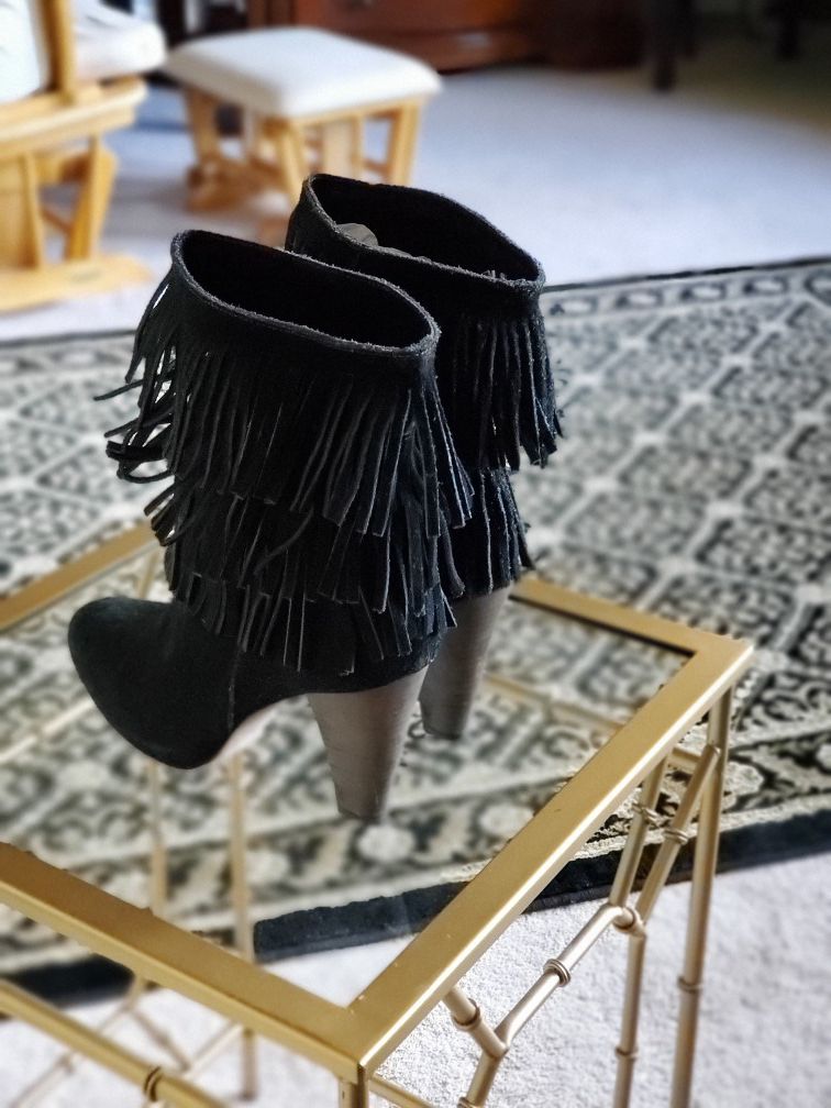 Joie suede leather fringe boots - $35(Santa maria