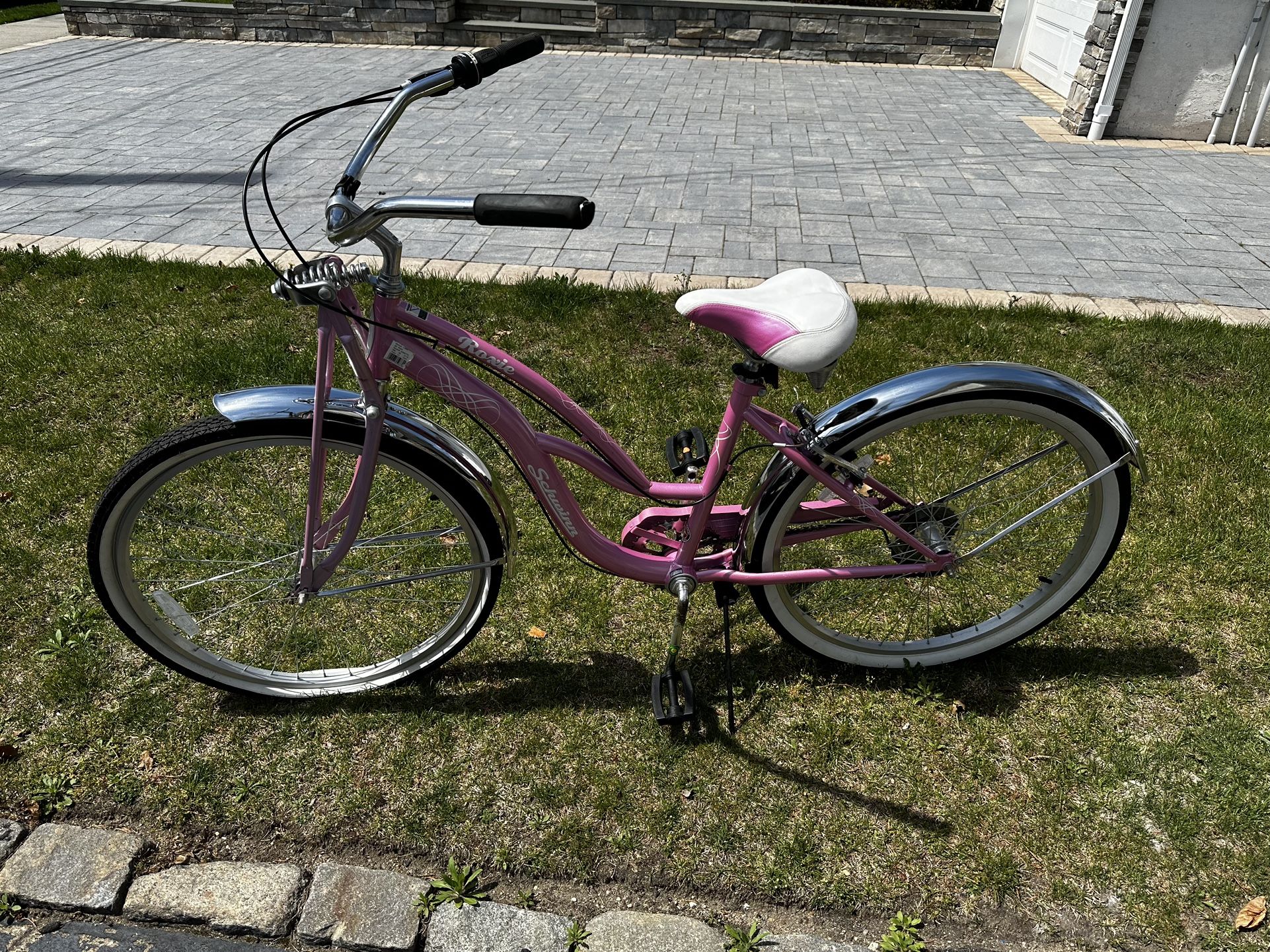Schwinn Roxie 7 Speed Cruiser Bicycle In Great Condition Bike