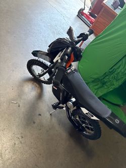 Razor Dirt Rocket WX125 Electric Cross Bike, Black with Decal for Children 5.T