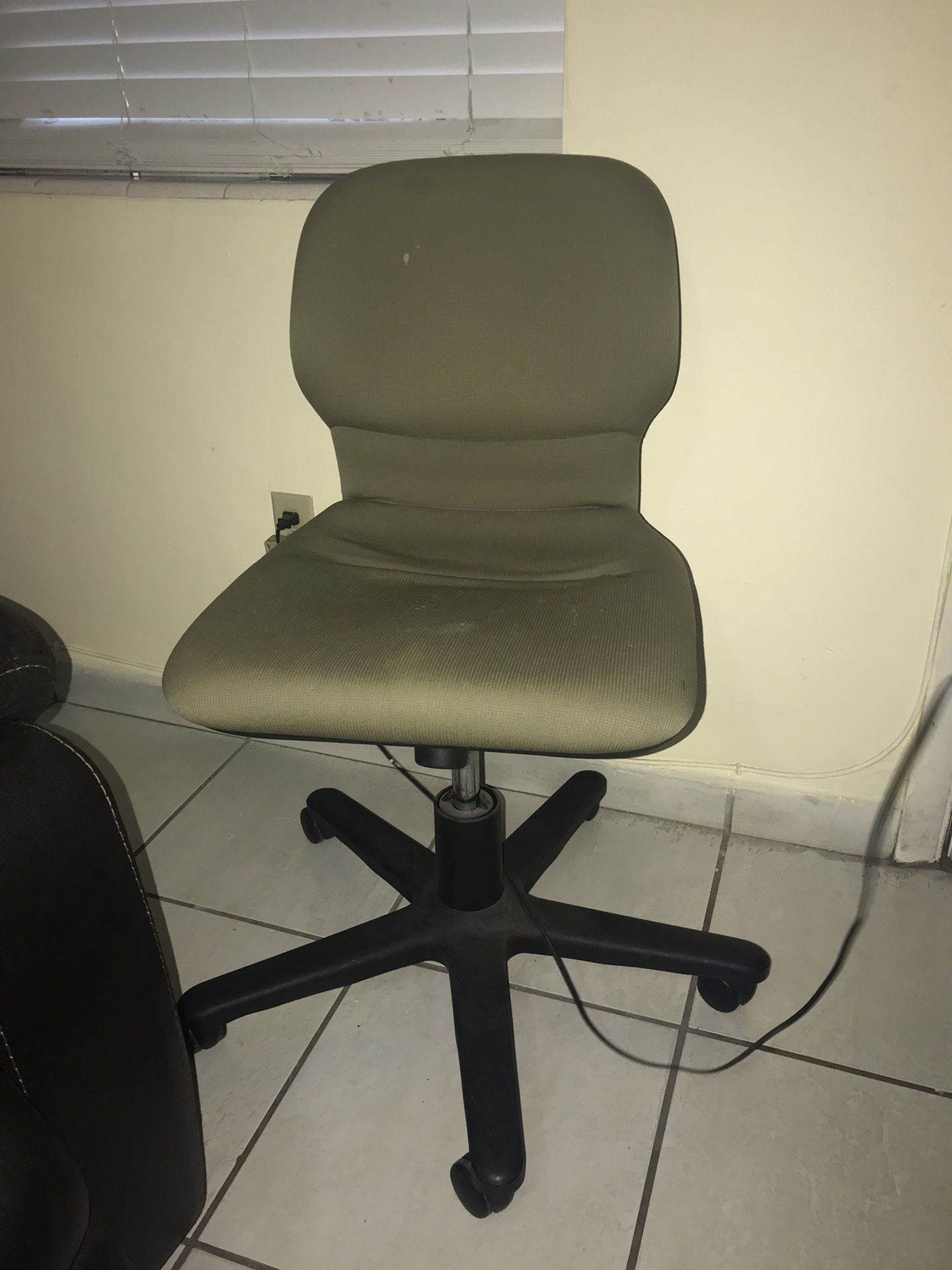 Free Desk/ Office Rolling Chair