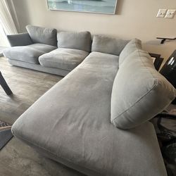 Couch sectional Very comfortable and deep seats