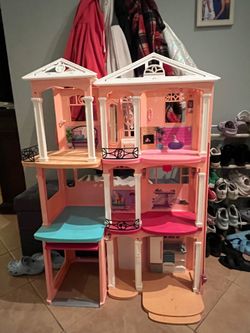 Barbie dollhouse