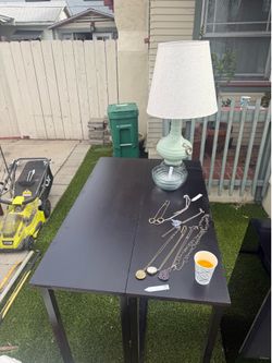 Folding table
