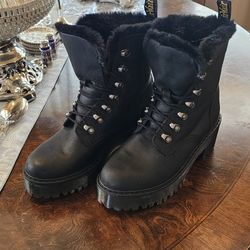 Dr. Martens Women's Size 7 Boots / Shoes / Vans / Ugg / Converse / Nike / Adidas / Michael Kors / Dkny / Gucci / Versace / Tory Burch 
