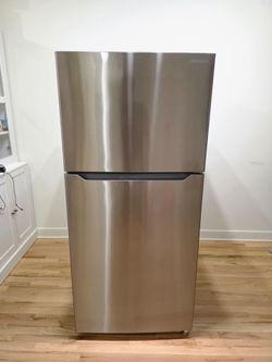 Insignia 30 in. Wide 18 Cu. Ft. Top-Freezer Refrigerator with ENERGY STAR Certification - Stainless Steel