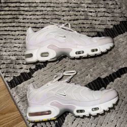 Nike women’s size 7/big kids size 5.5 