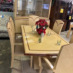 Table With 6 Chairs And Hutch