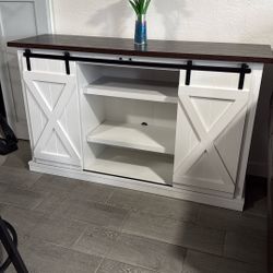 Pamari Wrangler - Soporte de TV con puerta corrediza estilo granero, color blanco