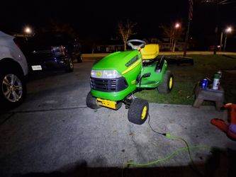 John Deere LA100 Riding Lawn Mower