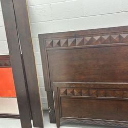 5 Pieces Bedroom Set 