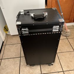 Portable rolling makeup train case. Brand is Byootique