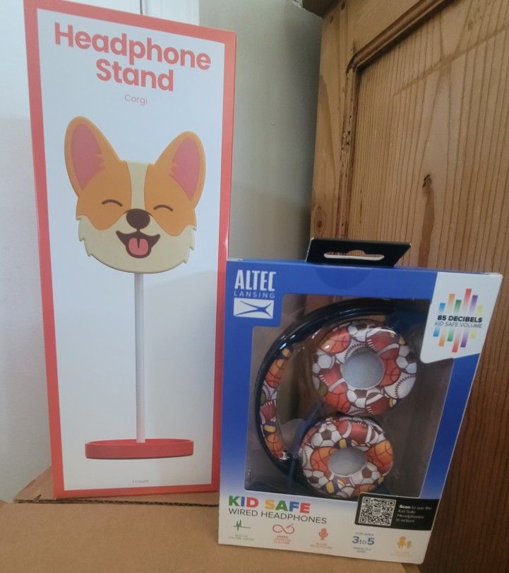 KIDS SAFE WIRED HEADPHONES WITH HEADPHONE STAND! 85 DECIBLES KIDS SAFE VOLUME! BRAND NEW ! AGES 3-5!