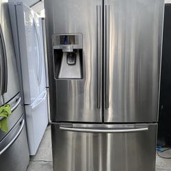 Samsung beautiful stainless steel refrigerator looks like new French door everything works perfectly first come first served 