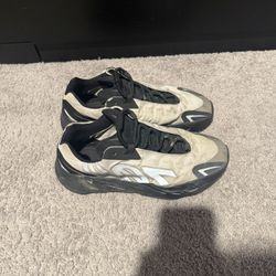 Yeezy Boost 700 MNVM