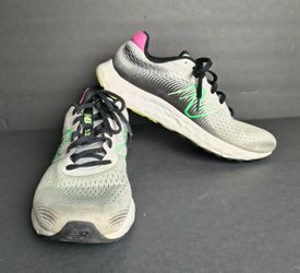 New Balance Women's 520 V8 running shoe W12