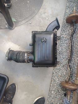 2010 Dodge ram 1500 complete  Air filter housing