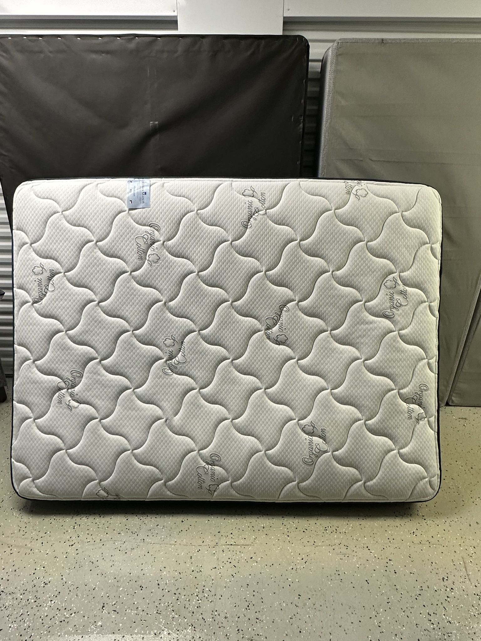 🛏️ Queen Mattress + Box Spring – Organic Cotton, Excellent Condition – $475 OBO